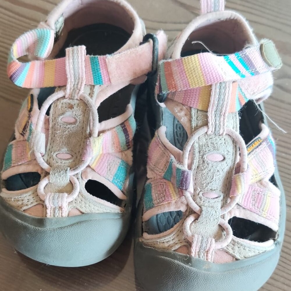 Pink & Grey KEEN Water proof sandals, unisex, Size 9 (Toddler)
